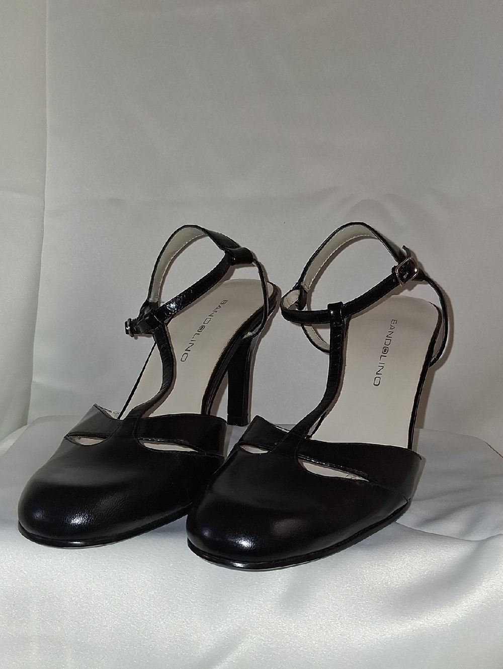Bandolino Black T-Strap Patent Heels